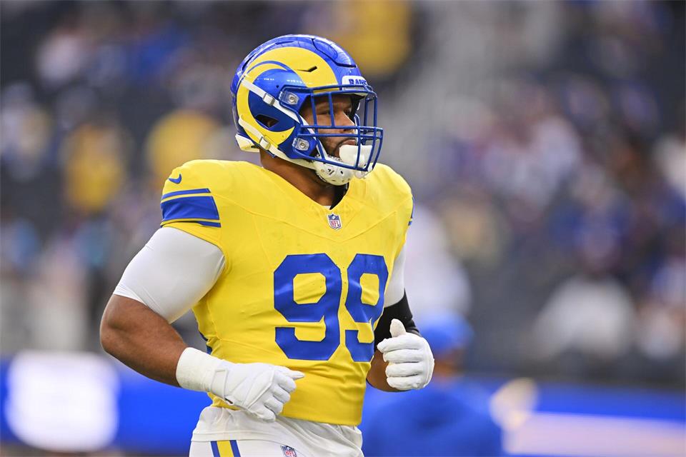 Aaron Donald spielte erstmals seit seinem Rücktritt vom Rücktritt wieder in der NFL.Katie Chin/AP/dpa