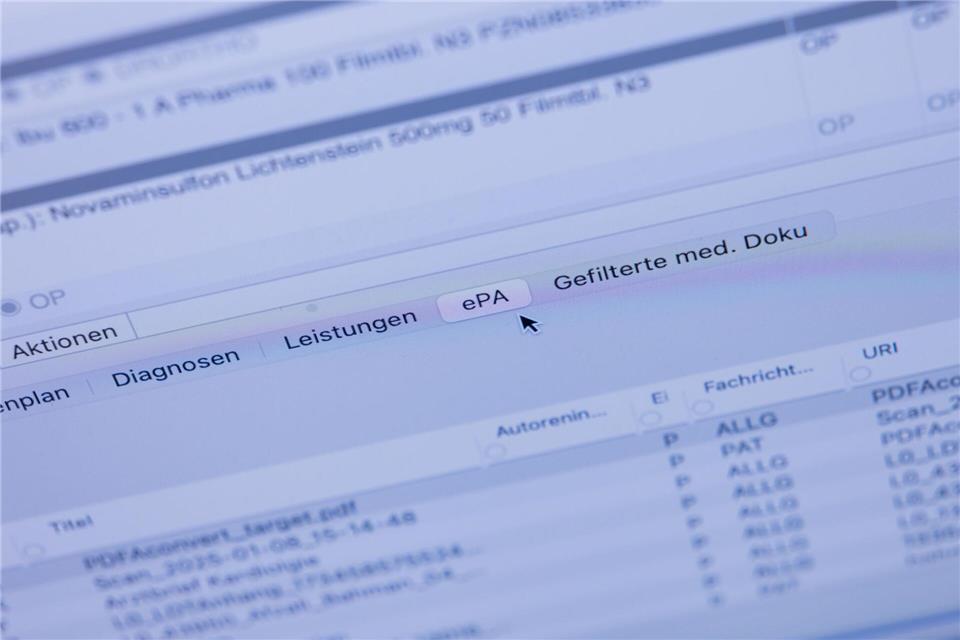 Ab 1. Oktober sind Arztpraxen, Krankenhäuser und andere Behandler verpflichtet, medizinische Daten ihrer Patienten in der elektronischen Patientenakte zu speichern (Archivfoto).Rolf Vennenbernd/dpa-Pool/dpa