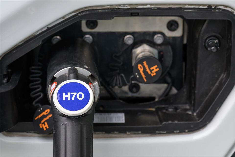 Ab 2027 soll das Leipziger BMW-Werk über eine Pipeline mit Wasserstoff versorgt werden. (Archivbild)Hendrik Schmidt/dpa