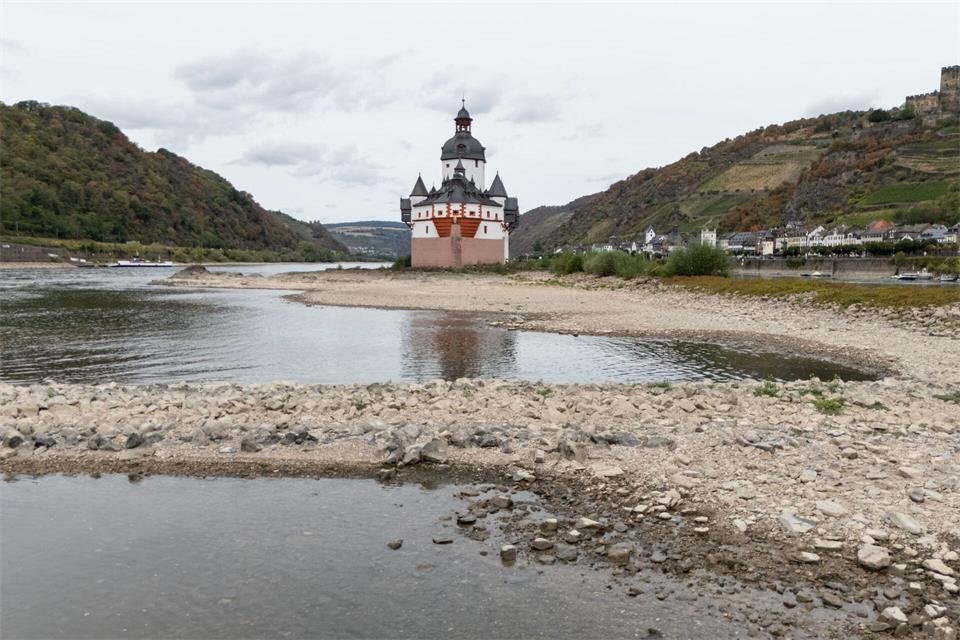 Ab Dienstag zeigt sich der Himmel vermehrt bewölkt. (Symbolbild)Boris Roessler/dpa