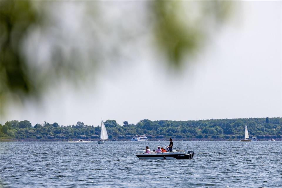 Ab Ende Juni sollen erstmals fünf schiffbare Seen durch Kanäle im Lausitzer Seenland miteinander verbunden sein. Der Tourismusverband hofft auf einen Bekanntheitsschub. (Archivbild)Frank Hammerschmidt/dpa/dpa-tmn