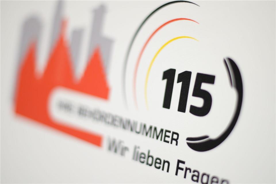 Ab Ende Juni wird die Behördennummer 115 auch in Bayern landesweit erreichbar sein - in vielen anderen Bundesländern gibt es die Einheitsnummer schon seit vielen Jahren. (Illustration)Arne Dedert/dpa