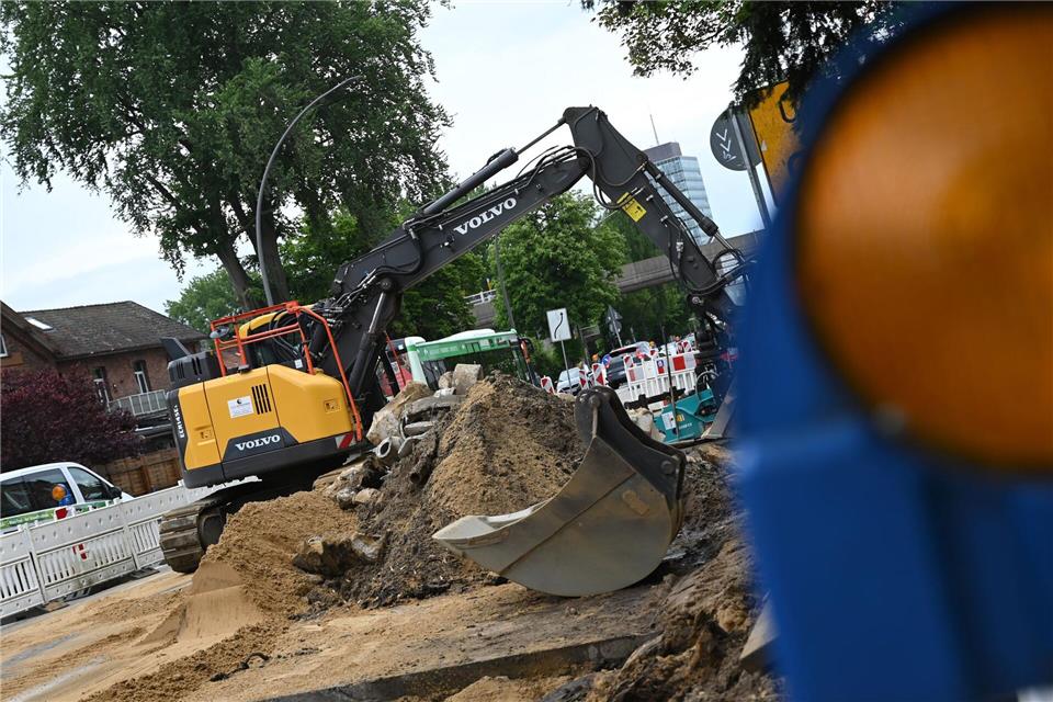 Ab Freitag sollen auch Groß- und Schwertransporte an der Baustelle vorbeifahren können.Katrin Luxenburger/dpa
