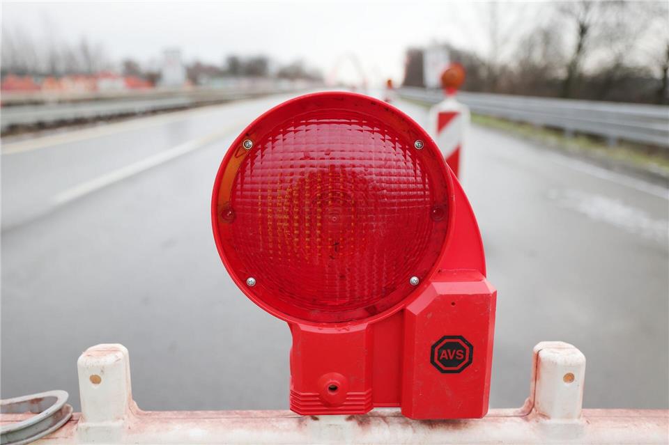 Ab Freitag wird in Ulm ein Teil der Wallstrassenbrücke gesperrt. (Symbolbild) David Young/dpa