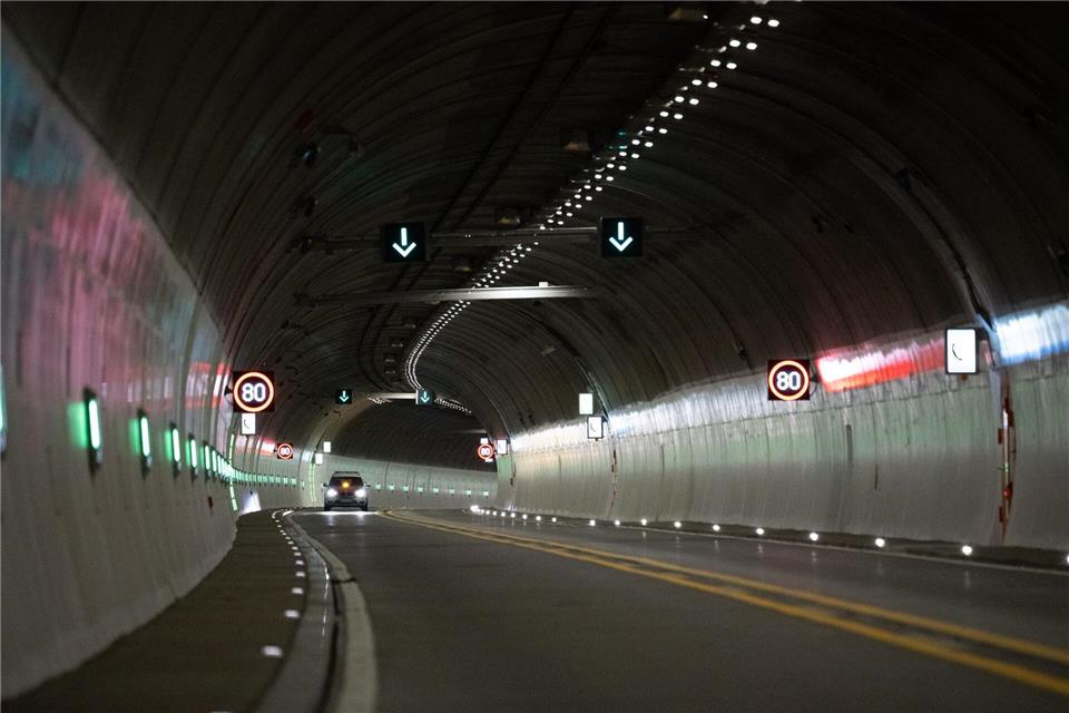 Ab Freitagabend ist der Tunnel wieder befahrbar. Robert Michael/dpa