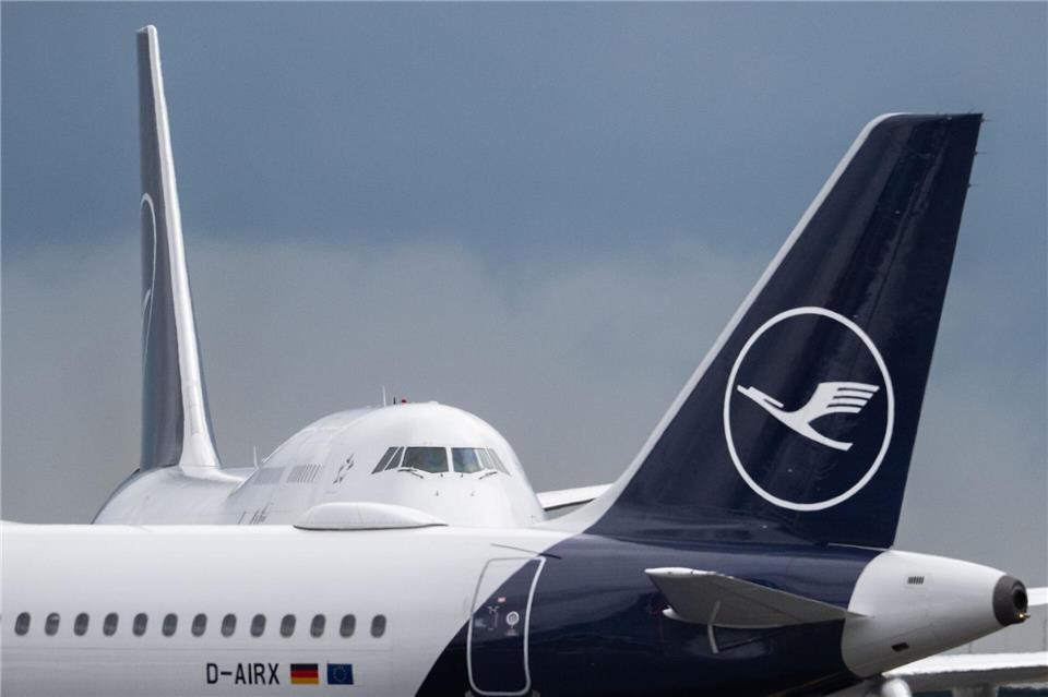 Ab Juni entfallen Teile der Lufthansa-Verbindungen zwischen Frankfurt und den Flughäfen Leipzig/Halle und Dresden. (Archivbild)Boris Roessler/dpa