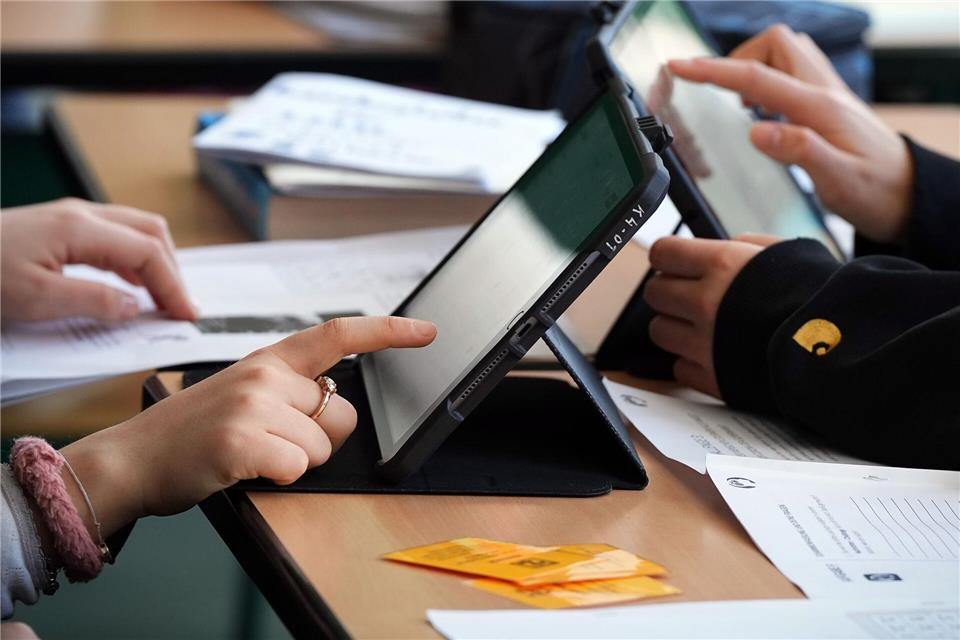 Ab Klasse sieben digital: Tablets sollen den Unterricht in Niedersachsen modernisieren. (Symbolbild)Soeren Stache/dpa