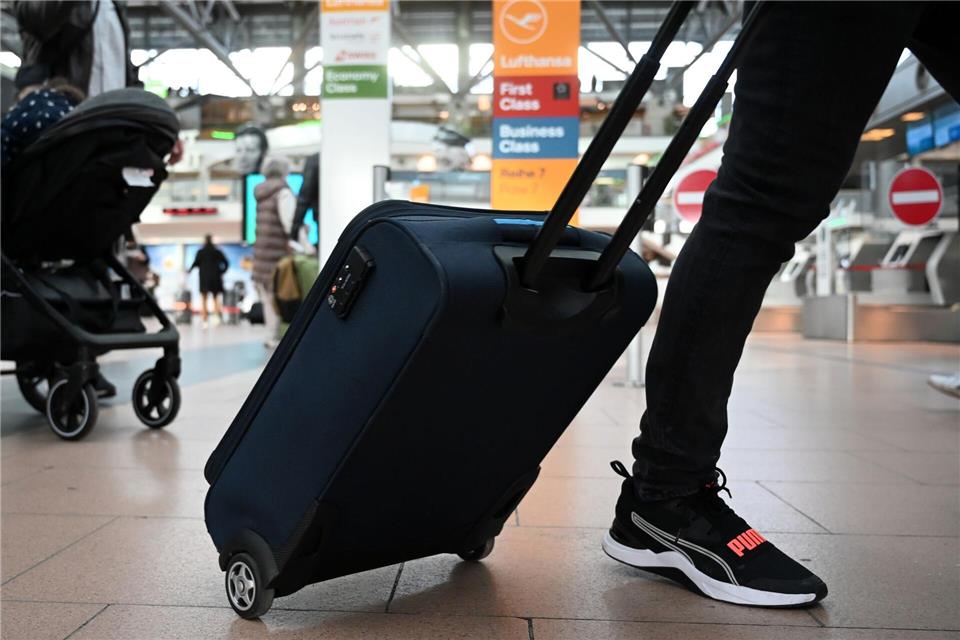 Ab März können Passagiere neue Flugziele direkt aus Hamburg erreichen. (Symbolbild)Daniel Bockwoldt/dpa/Daniel Bockwoldt