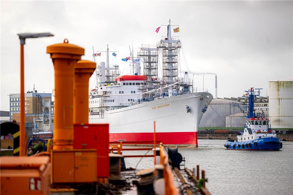 Ab Mittwoch können wieder Besucher an Bord. (Archivbild)Sina Schuldt/dpa