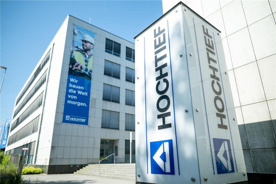 Ab Montag ist der Essener Baukonzern Hochtief im Aktien-Leitindex Dax, in dem die 40 größten börsennotierten Unternehmen Deutschlands vertreten sind.Fabian Strauch/dpa
