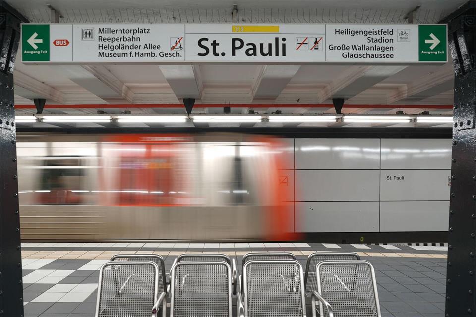 Ab Montag verkehren zwischen den Stationen St. Pauli und Rathaus keine U-Bahnen der Linie U3. (Archivbild)Marcus Brandt/dpa