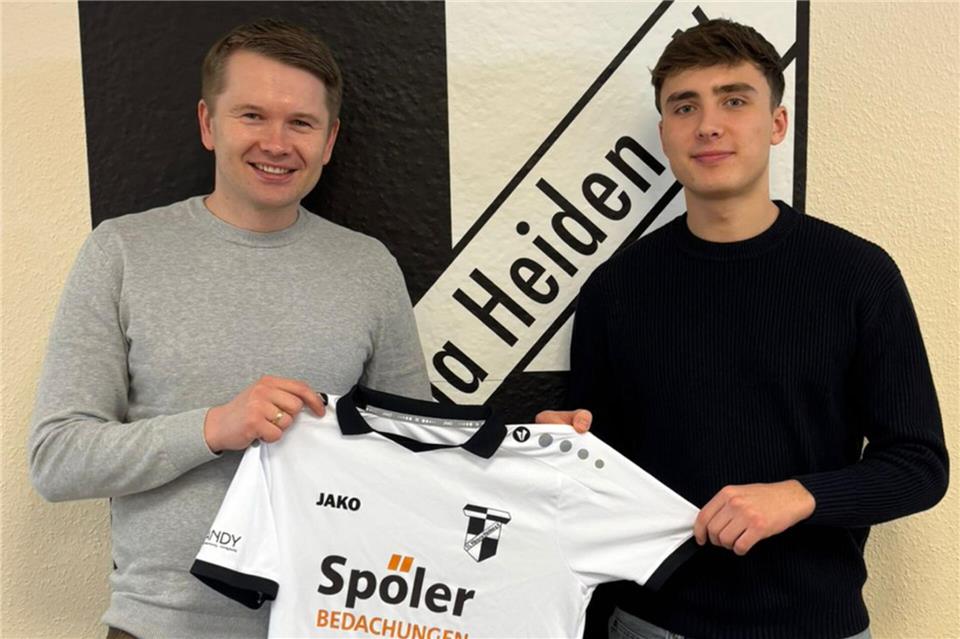 Ab Sommer ein Heidener: Aurele Rupp (rechts) mit Viktorias Sportlichen Leiter Tobias Terlau.