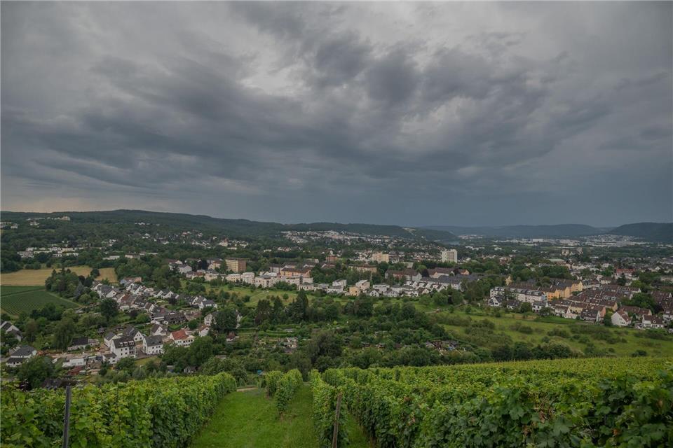 Ab Sonntagnachmittag warnen die Wetterexperten vor lokalen Unwettern, Starkregen nicht ausgeschlossen. (Symbolbild)Harald Tittel/dpa