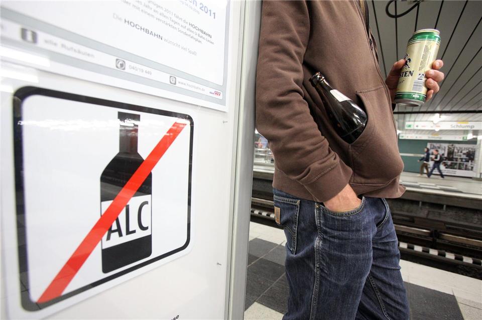 Ab sofort Alkoholverbot am Bahnhof Altona Ab dem 1. November gilt am Bahnhof Hamburg-Altona ein Alkoholverbot.picture alliance / dpa