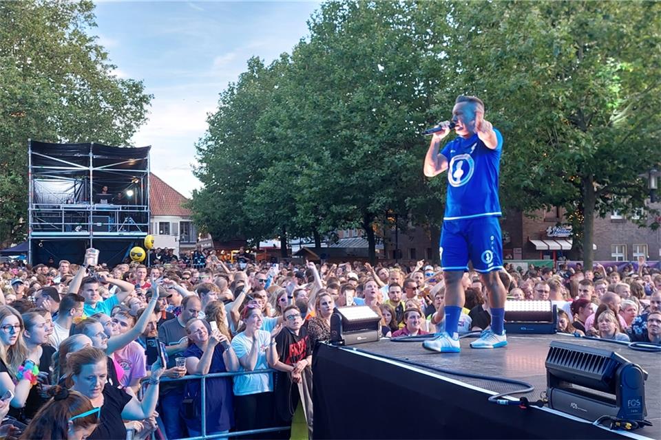 Rund 3500 Besucher feiern zu Schlager in Borken Ab dem Nachmittag feierten die Schlagerfans bis in die Nacht.