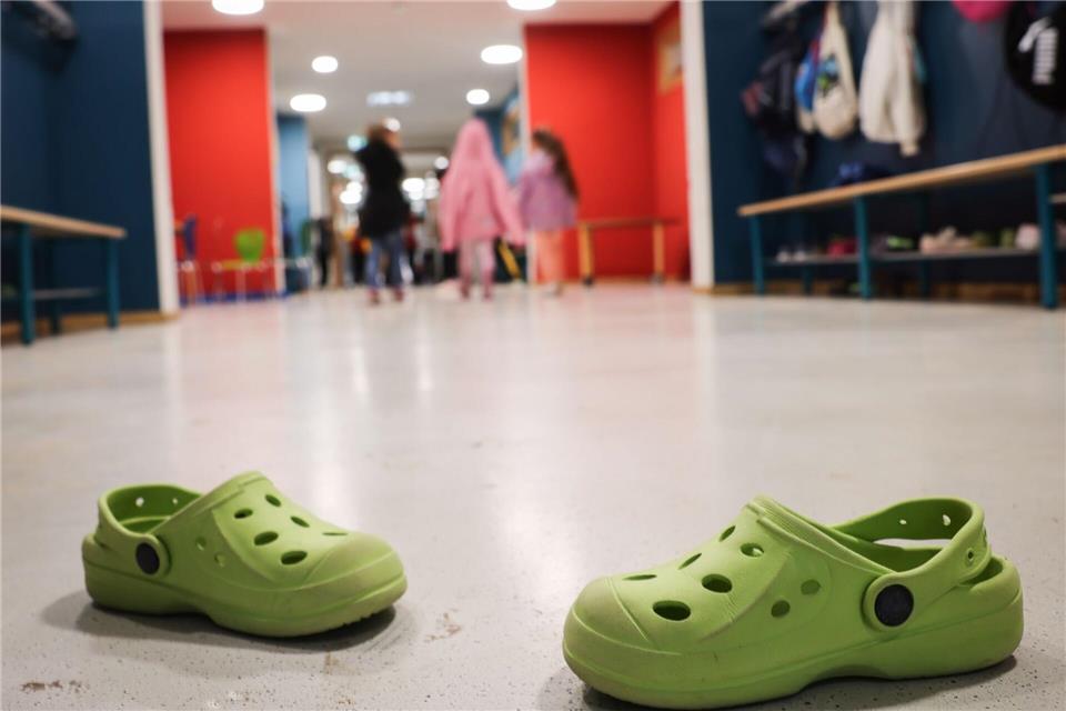 Ab dem Schuljahr 2029/2030 soll der Rechtsanspruch dann bei allen Jahrgangsstufen im Grundschulbereich gelten. (Archivbild)Christian Charisius/dpa