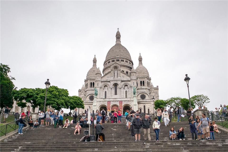 Ab diesem Sommer können Touristen auf der Metrolinie 14 und an der Standseilbahn Montmartre und in vielen Pariser Bussen ihre Tickets direkt mit einer Bankkarte kaufen.picture alliance / dpa
