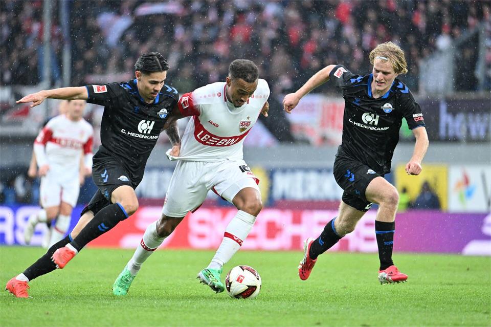 Ab durch die Mitte: Leweling beschleunigt das VfB-Spiel oft mit schnellen Sprints. (Archivbild)Swen Pförtner/dpa