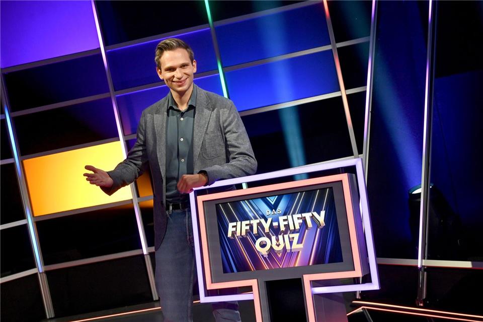 Ab jetzt wird gequizzt: Fabian Köster bekommt eine neue Wissens-Spielshow. Er moderiert „Das Fifty-Fifty-Quiz“.Daniel Bockwoldt/dpa