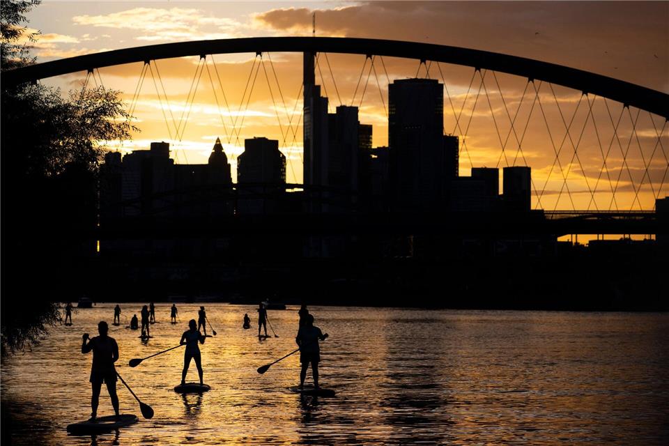 Abends geht es aufs Wasser. (Archivbild)Boris Roessler/dpa