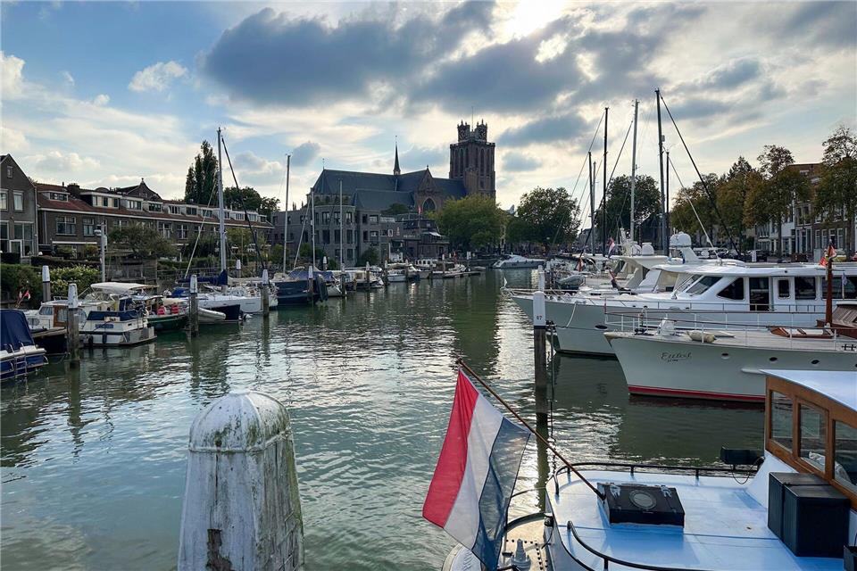 Abendstimmung in der „meistunterschätzten Grachtenstadt“: am Dordrechter Hafen.Christoph Driessen,/dpa-tmn