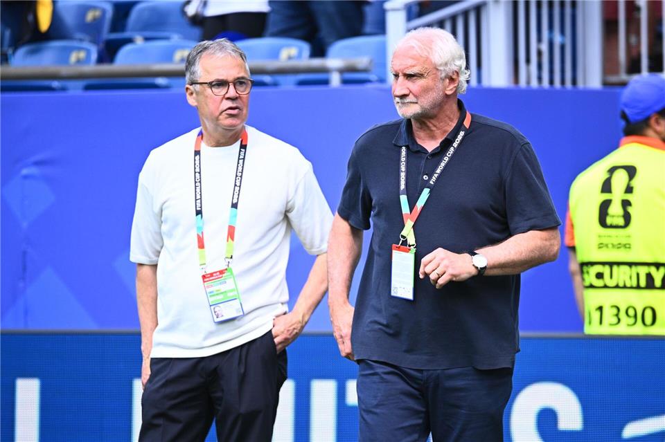 Abgang beim DFB: Andreas Rettig (l.) mit Rudi Völler). (Archivbild)Tom Weller/dpa