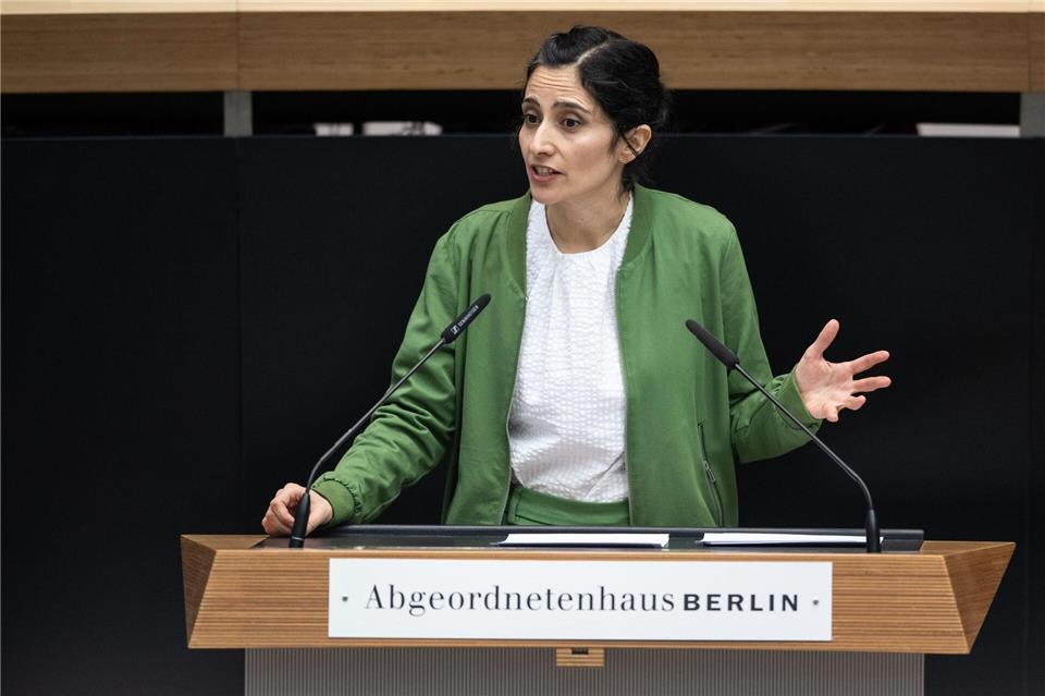 Abgeordnetenhaus-Vizepräsidentin Bahar Haghanipour (Grüne) räumt einen Fehler ein. Hannes P. Albert/dpa