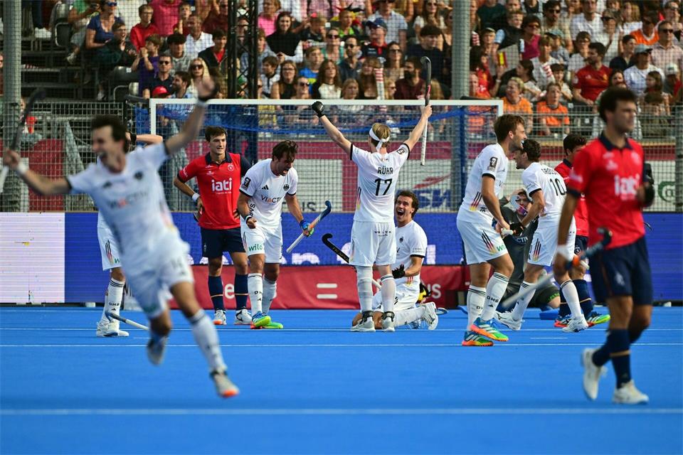 Abpfiff: Die deutschen Hockey-Herren feiern die WM-Titelverteidigung.Dirk Waem//dpa