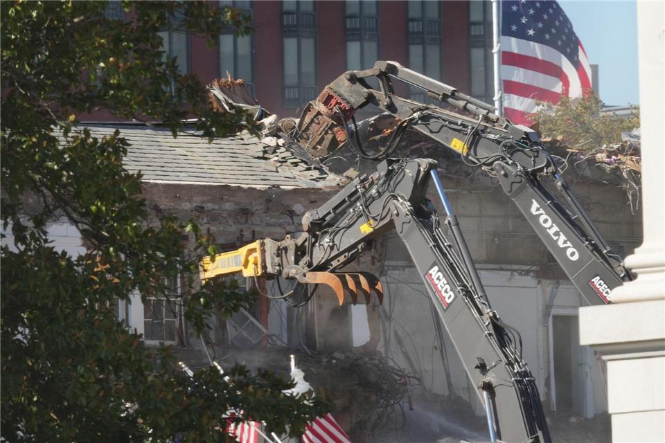 Bilder des Tages Abrissarbeiten an einem Teil des Ostflügels des Weißen Hauses in Washington.Jacquelyn Martin/AP/dpa