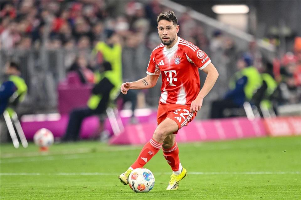 Abschied im Sommer: Raphaël Guerreiro verlässt den FC Bayern. (Archivbild)Harry Langer/dpa