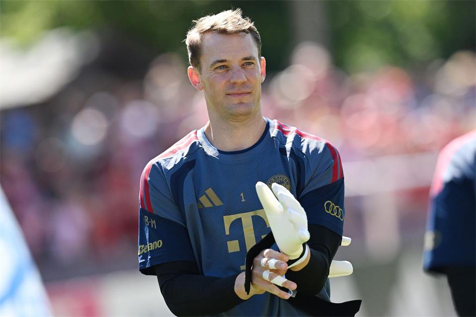 Abschiedstour durch die Bundesliga-Stadien: Manuel Neuer hat sein Karriere-Ende im Sommer 2027 angekündigt.  Angelika Warmuth/dpa