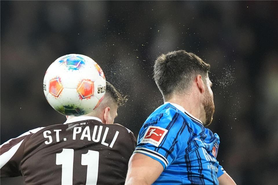 Abstiegskampf pur: Fast die Hälfte der Bundesliga-Clubs bangt noch. (Archivbild) Marcus Brandt/dpa