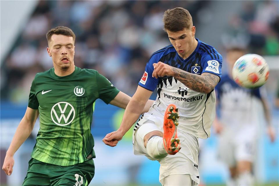 Abstiegskampf pur zwischen dem VfL Wolfsburg und dem Hamburger SV.Andreas Gora/dpa