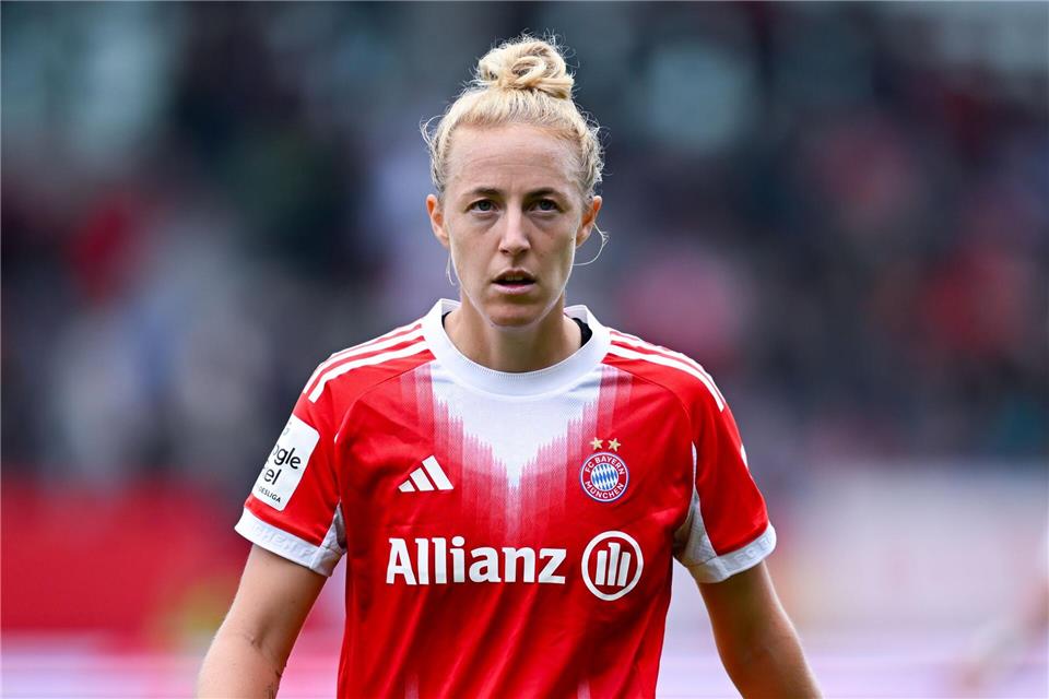 Abwehrspielerin Carolin Simon vom FC Bayern verletzte sich in Barcelona. (Archivfoto)Sven Hoppe/dpa