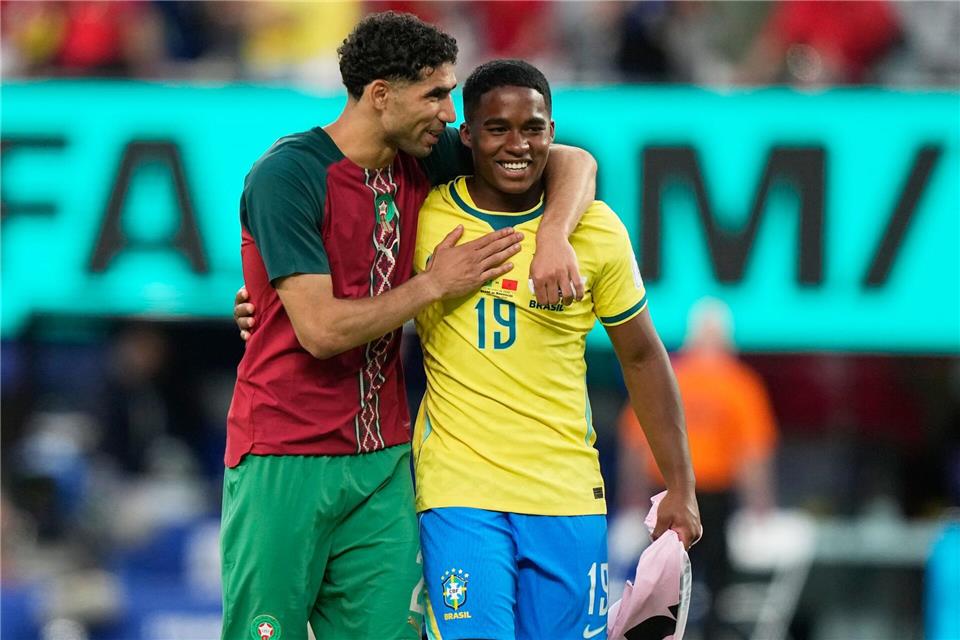 Achraf Hakimi (l) hat bei der WM große Ziele. (Archivbild)Frank Franklin II/AP/dpa