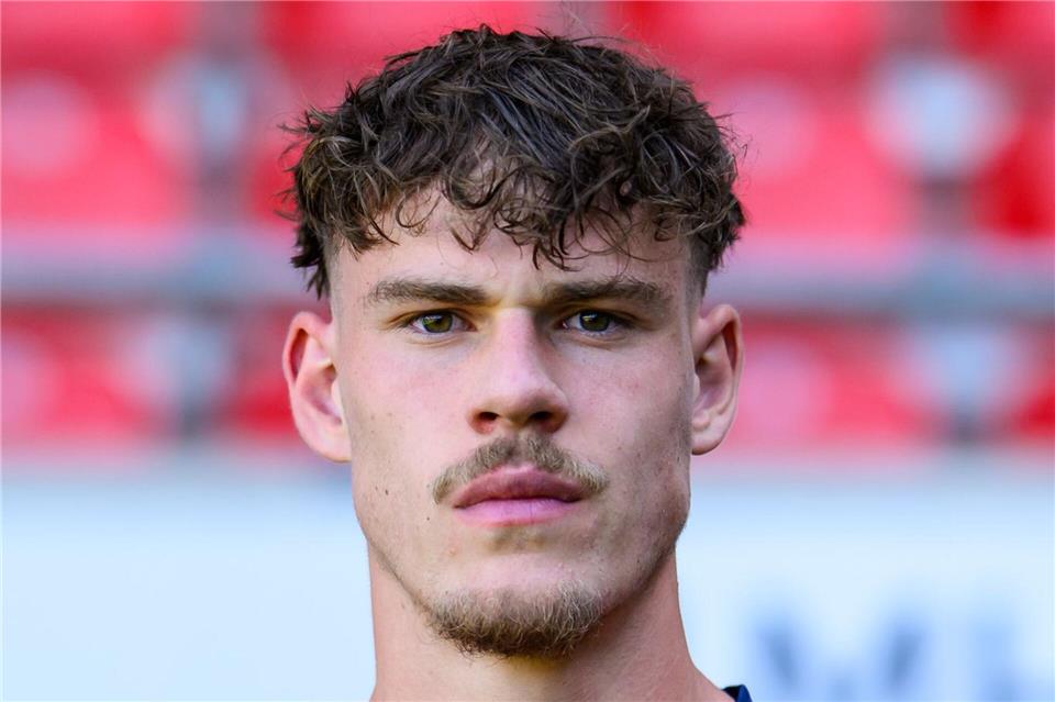 Verteidiger Kölle verlängert in Heidenheim  Adam Kölle hat sich aus dem Heidenheimer Nachwuchs zum Bundesliga-Spieler entwickelt. (Archivbild)Tom Weller/dpa