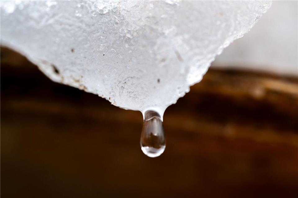 Ade, Schnee! Nach Schneefällen in den vergangenen Tagen hat der DWD teils zweistellige Temperaturen im Freistaat angekündigt. (Symbolbild)Pia Bayer/dpa