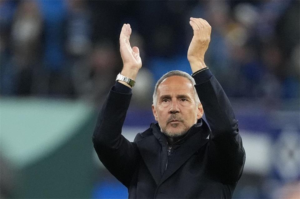 Adi Hütter will auch in der Bundesliga mit Frankfurt gegen Hamburg jubeln.Marcus Brandt/dpa
