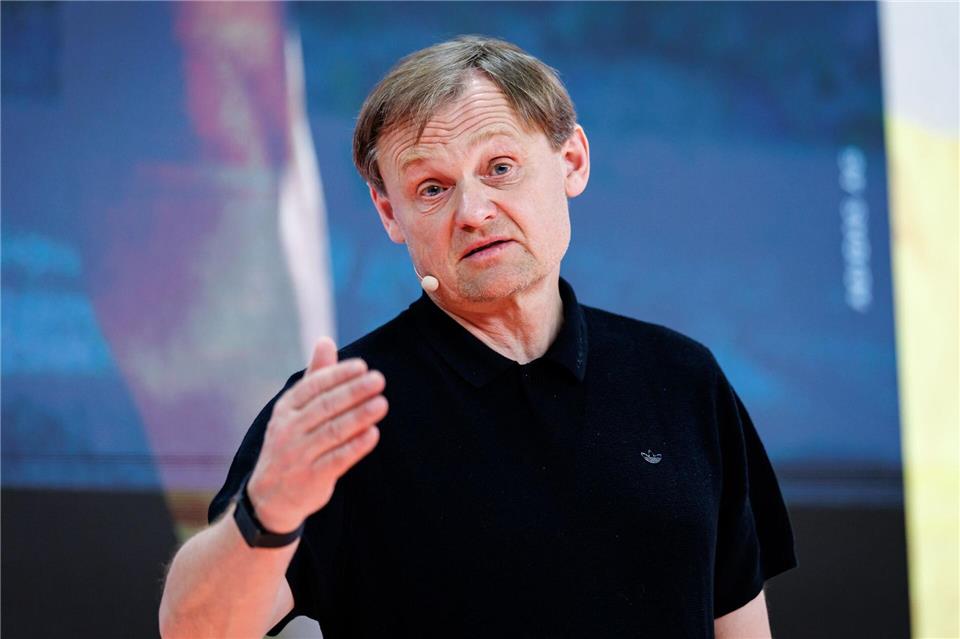 Adidas-Vorstandschef Björn Gulden bleibt bis 2030 an der Spitze des Unternehmens. Daniel Karmann/dpa