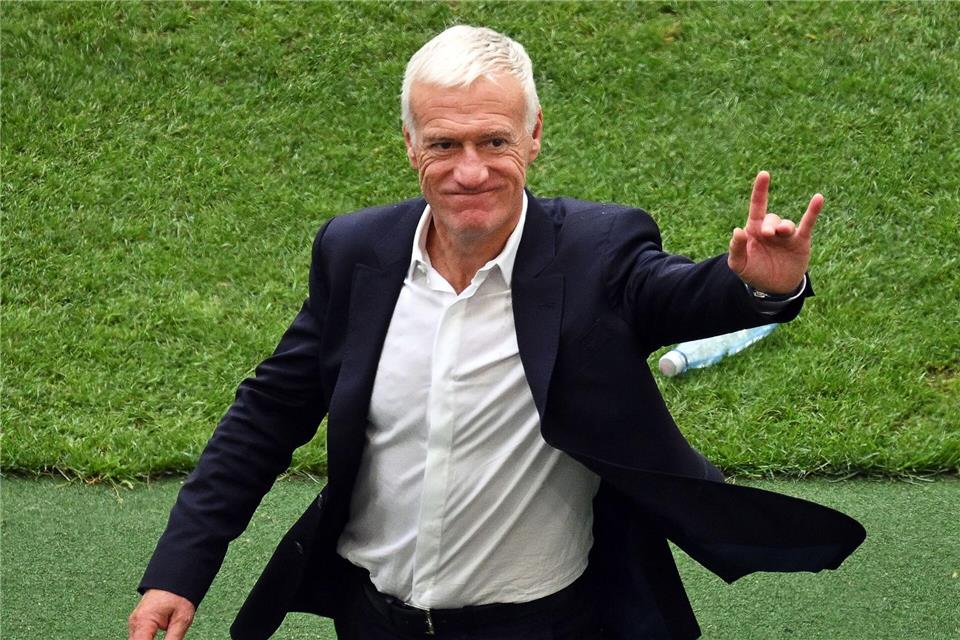 Zidane bringt sich als Deschamps-Nachfolger ins Gespräch Adieu: Didier Deschamps verabschiedet sich nach der WM im kommenden Jahr. (Archivbild)Marijan Murat/dpa