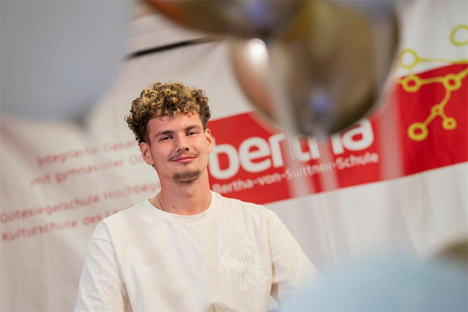 Adrian Prodanović ist Schulsprecher und geht seit der 5. Klasse auf die Bertha-von-Suttner-Schule.Andreas Arnold/dpa