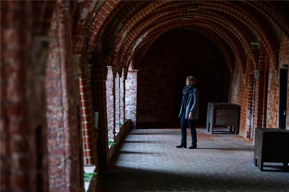 Äbtissin Angela Geschonke möchte die eingelagerten Kunstschätze gern zeigen, ist in Gesprächen für einen Ort im Kloster mit der Klosterkammer. (Archivbild)Philipp Schulze/dpa