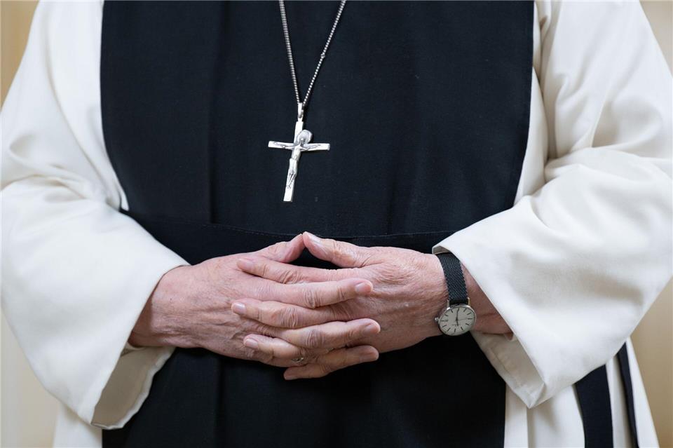 Äbtissin Petra Articus soll das Kloster St. Marienthal in eine gute Zukunft führen. Sebastian Kahnert/dpa