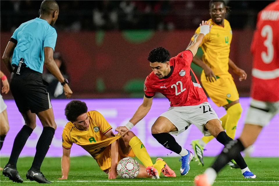 Ägyptens Omar Marmoush (r) traf zum 1:1.Mosa’ab Elshamy/AP/dpa