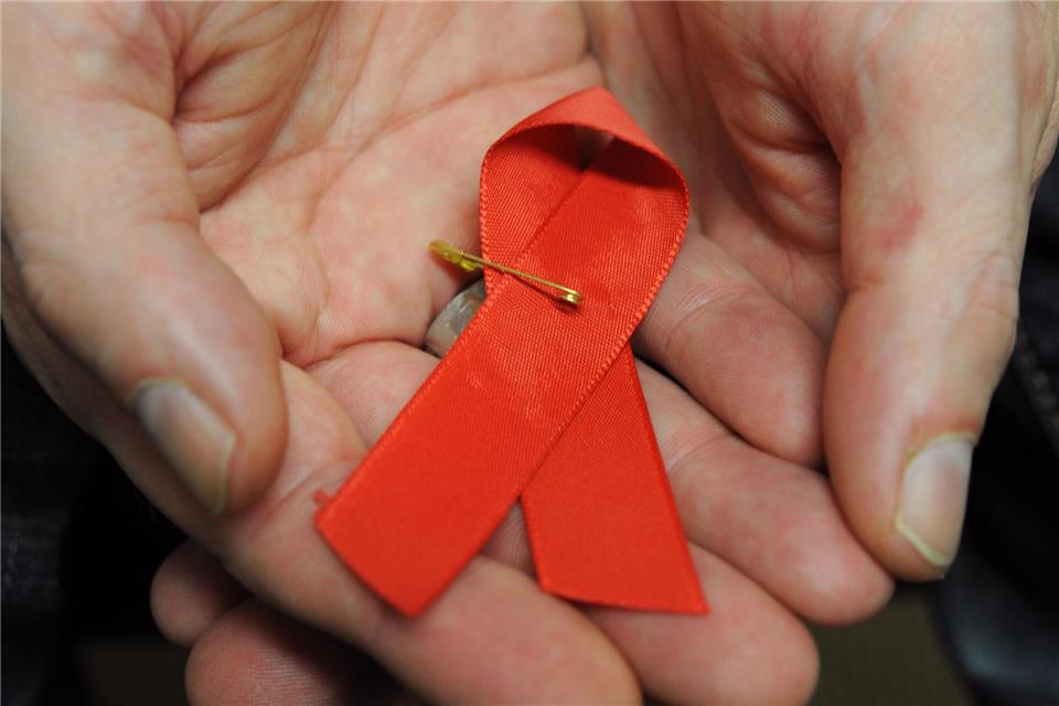 Ärzte ohne Grenzen fordert einen drastisch niedrigeren Preis für das Medikament Lenacapavir zur Vorbeugung einer HIV-Infektion. (Symbolbild)Arne Dedert/dpa