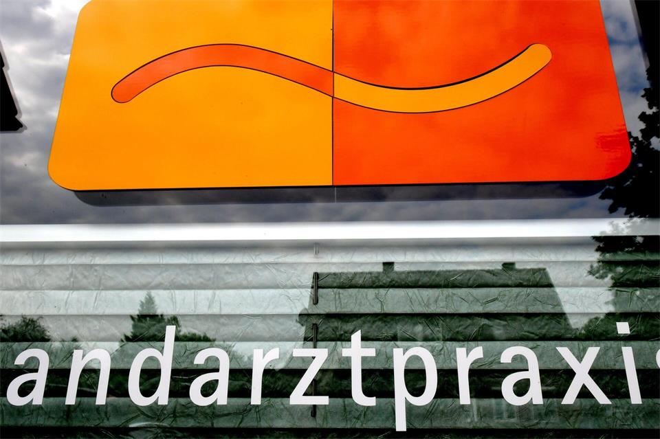 Ärzte werden besonders auf dem Land dringend gesucht. Holger Hollemann/dpa