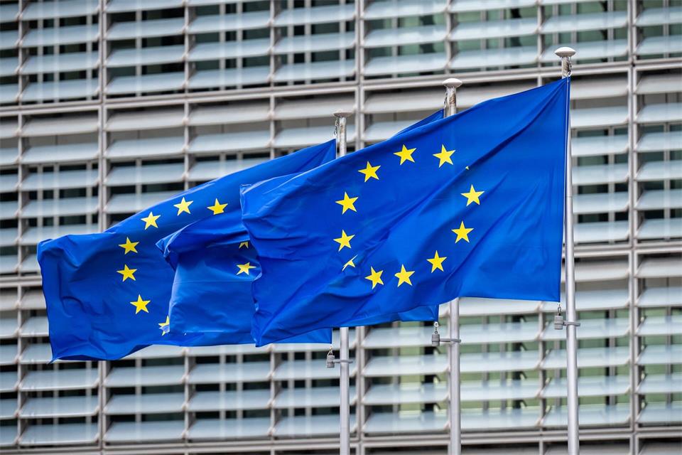 „Äußerst besorgniserregend“: So werden in der EU-Kommission die Berichte über Einschränkungen des Satelliteninternets für die Ukraine bezeichnet. (Archivbild)Michael Kappeler/dpa