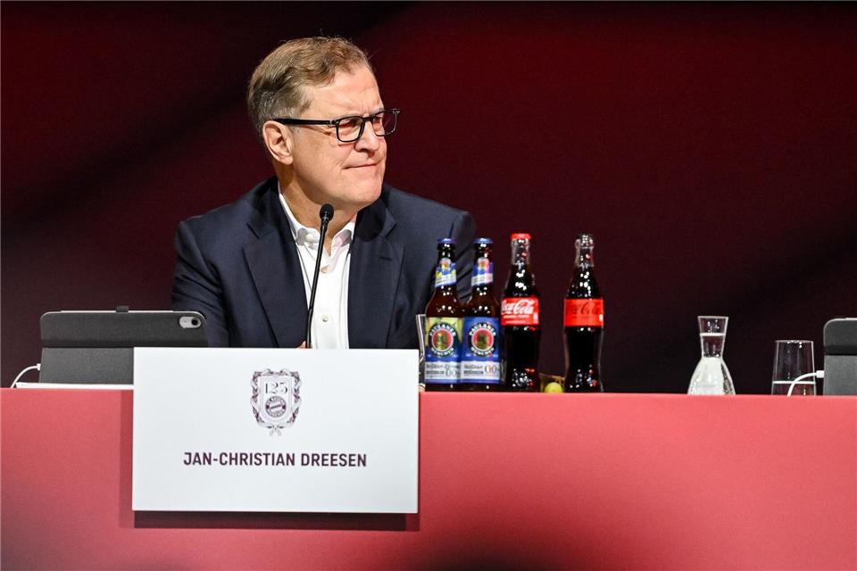 Äußert sich nach Kritik am Sponsor: Vorstandschef Jan-Christian Dreesen.Harry Langer/dpa