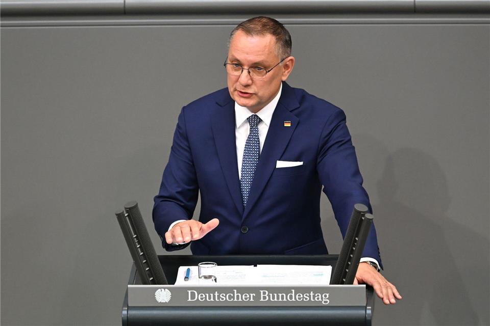 AfD-Chef Chrupalla kritisiert die Reformen und die Rüstungspolitik.Elisa Schu/dpa