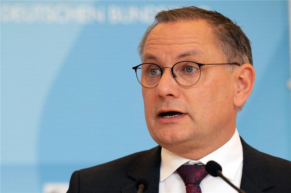 AfD-Chef Tino Chrupalla spricht von Spaltung. (Archivbild) Alicia Windzio/dpa